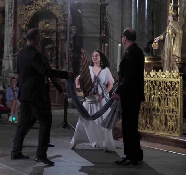 Danse Egllise espagnole danser en chantant
